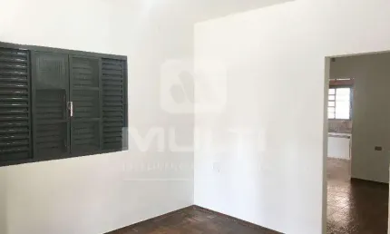 Casa com 4 quartos à venda no Tabajaras, Uberlândia  por R$ 990.000