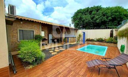 Casa com 1 quarto à venda no Presidente Roosevelt, Uberlândia  por R$ 750.000