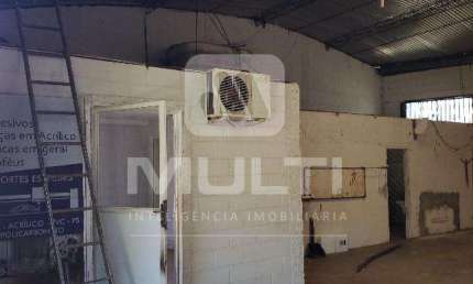 Barracão / Galpão / Depósito à venda no Daniel Fonseca, Uberlândia  por R$ 950.000