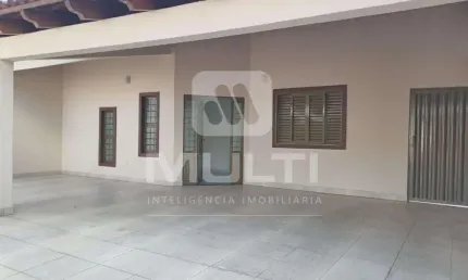 Casa com 3 quartos à venda no Custódio Pereira, Uberlândia  por R$ 900.000