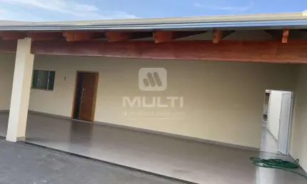 Casa com 2 quartos à venda no Jardim Europa, Uberlândia  por R$ 650.000