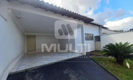 Casa com 3 quartos para alugar no Vigilato Pereira, Uberlândia  por R$ 5.000