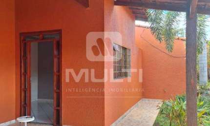 Casa com 3 quartos para alugar no Planalto, Uberlândia  por R$ 3.000