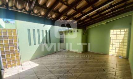 Casa com 3 quartos para alugar no Pacaembu, Uberlândia  por R$ 3.500
