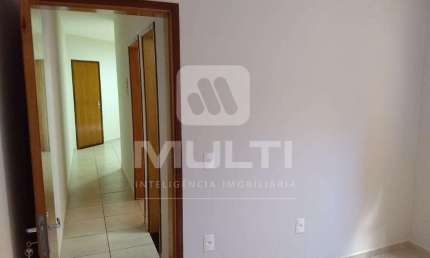 Apartamento com 2 quartos para alugar em Laranjeiras, Uberlândia  por R$ 1.700