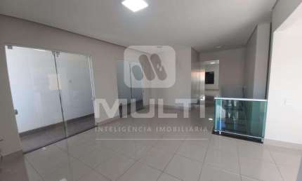 Casa com 3 quartos para alugar no Tabajaras, Uberlândia  por R$ 6.000