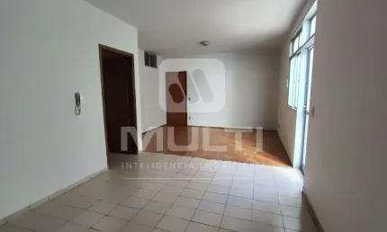 Apartamento com 3 quartos para alugar no Bom Jesus, Uberlândia  por R$ 1.500