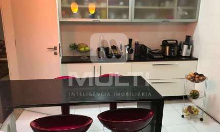 Casa em condomínio fechado com 3 quartos para alugar no Jardins Roma, Uberlândia  por R$ 12.000