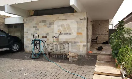 Casa com 5 quartos para alugar na Nossa Senhora Aparecida, Uberlândia  por R$ 4.500