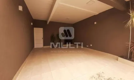 Casa com 3 quartos para alugar na Cidade Jardim, Uberlândia  por R$ 5.500