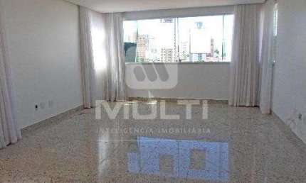 Apartamento com 3 quartos para alugar no Martins, Uberlândia  por R$ 5.000