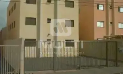 Apartamento com 3 quartos para alugar no Jardim Finotti, Uberlândia  por R$ 1.400