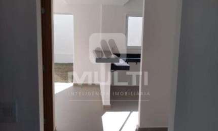 Casa em condomínio fechado com 3 quartos à venda no Valparaíso, Uberlândia  por R$ 680.000