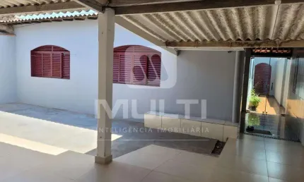 Casa com 3 quartos à venda no Custódio Pereira, Uberlândia  por R$ 700.000