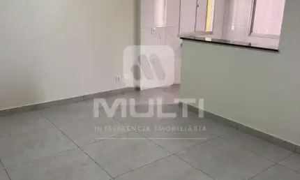 Apartamento com 1 quarto à venda no Jardim Patrícia, Uberlândia  por R$ 120.000
