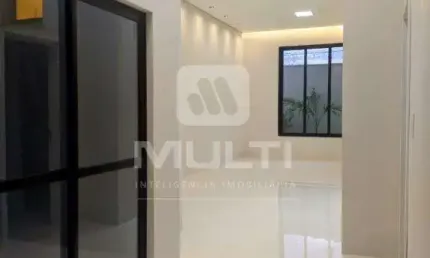 Casa com 3 quartos à venda em laranjeiras, uberlândia  por r$ 850.000