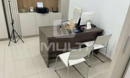 Sala comercial à venda no Lidice, Uberlândia  por R$ 170.000