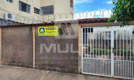 Casa com 2 quartos à venda no Martins, Uberlândia  por R$ 330.000