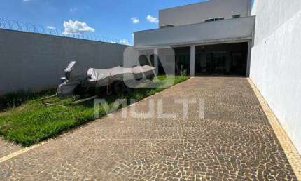 Casa com 2 quartos à venda no Centro, Uberlândia  por R$ 430.000