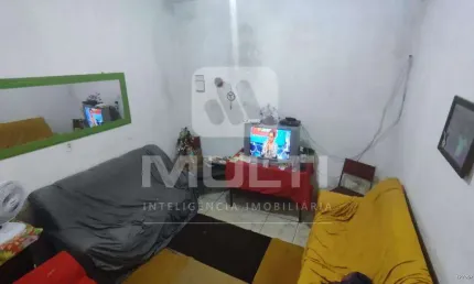 Casa com 5 quartos à venda no Jardim Europa, Uberlândia  por R$ 420.000