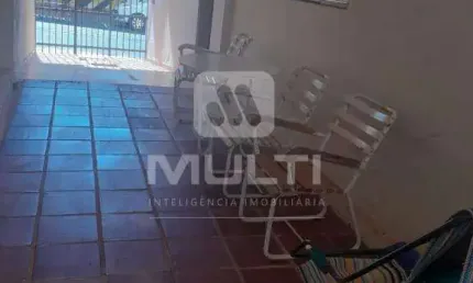 Casa com 3 quartos à venda no Centro, Uberlândia 