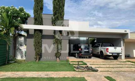 Casa em condomínio fechado com 3 quartos para alugar em Laranjeiras, Uberlândia  por R$ 11.000