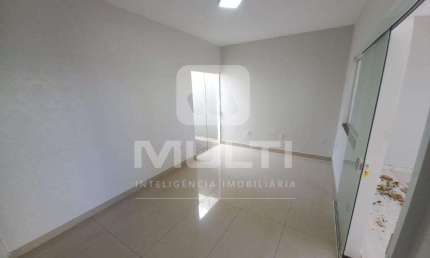 Casa com 3 quartos para alugar no Parque Residencial do Camaru, Uberlândia  por R$ 3.750