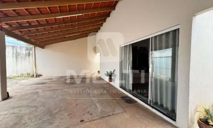Casa com 2 quartos à venda no Jardim Holanda, Uberlândia  por R$ 385.000