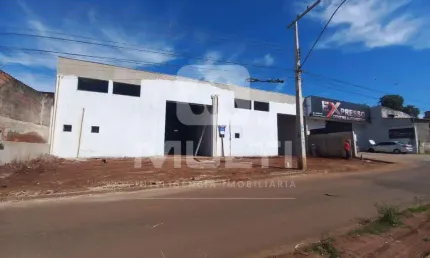 Barracão / Galpão / Depósito para alugar no Dona Zulmira, Uberlândia  por R$ 7.500