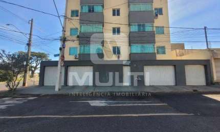 Apartamento com 2 quartos para alugar no Bosque dos Buritis, Uberlândia  por R$ 2.000