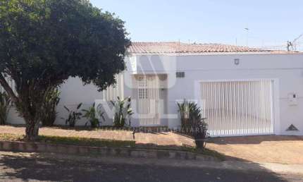 Casa com 3 quartos para alugar no Vigilato Pereira, Uberlândia  por R$ 3.700