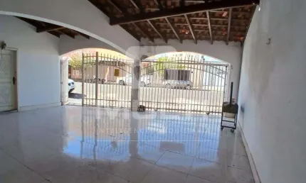 Casa com 3 quartos à venda no Osvaldo Rezende, Uberlândia  por R$ 800.000