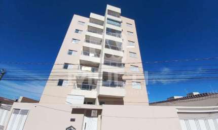 Apartamento com 2 quartos para alugar no Lidice, Uberlândia  por R$ 2.300