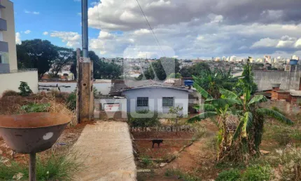 Terreno comercial à venda no Jaraguá, Uberlândia  por R$ 235.000