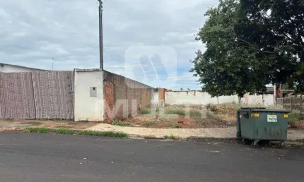Terreno comercial à venda no Santa Mônica, Uberlândia  por R$ 1.000.000