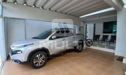 Casa com 4 quartos à venda no Vigilato Pereira, Uberlândia  por R$ 900.000
