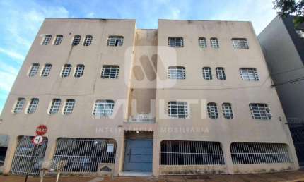 Apartamento com 3 quartos para alugar na Nossa Senhora Aparecida, Uberlândia  por R$ 1.200