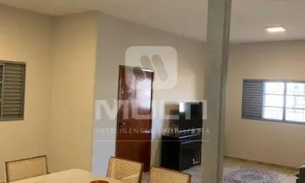 Casa comercial à venda no Martins, Uberlândia 