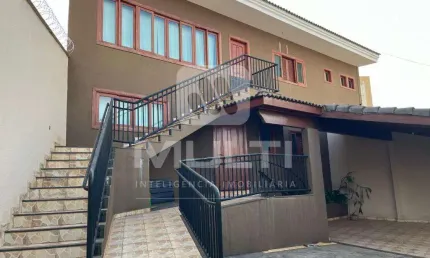 Casa com 4 quartos para alugar no Fundinho, Uberlândia  por R$ 3.700