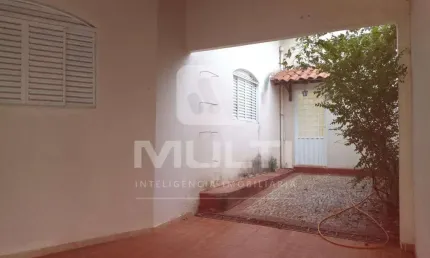 Casa com 3 quartos para alugar no Centro, Uberlândia 