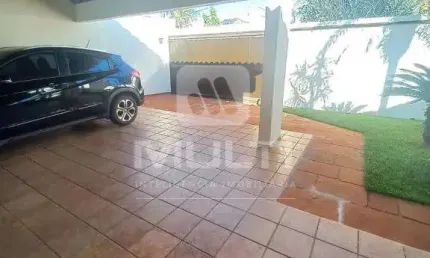 Casa com 3 quartos para alugar no Morada da Colina, Uberlândia  por R$ 8.000