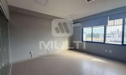 Sala comercial para alugar no Morada da Colina, Uberlândia  por R$ 3.000