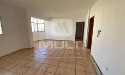 Apartamento com 3 quartos para alugar no Tabajaras, Uberlândia  por R$ 2.200