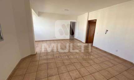 Apartamento com 3 quartos para alugar no Tabajaras, Uberlândia  por R$ 2.200
