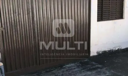 Casa com 2 quartos para alugar no Tubalina, Uberlândia  por R$ 1.200
