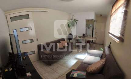 Apartamento com 3 quartos para alugar no Copacabana, Uberlândia  por R$ 1.400