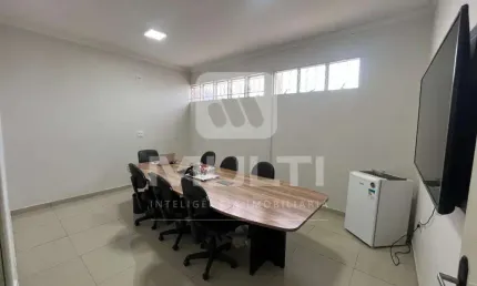 Sala comercial para alugar no Brasil, Uberlândia  por R$ 3.000