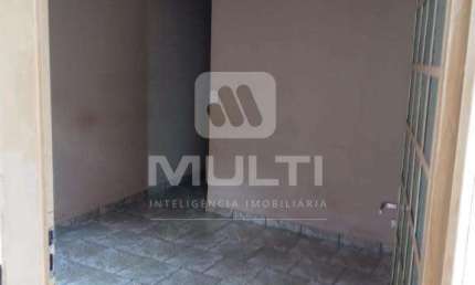 Casa com 2 quartos para alugar no Parque São Jorge I, Uberlândia  por R$ 870