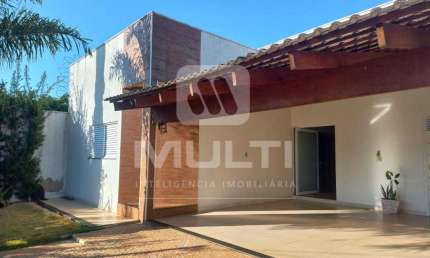 Casa em condomínio fechado com 3 quartos para alugar no Minas Gerais, Uberlândia  por R$ 6.500