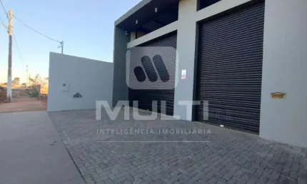 Barracão / Galpão / Depósito para alugar no Conjunto Segismundo Pereira, Uberlândia  por R$ 12.500